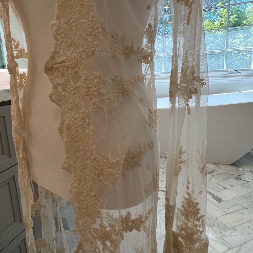 Sheer coverup - Picture 3 of 4